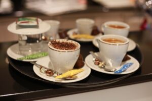 Osterbrunch mit Freunden? Wir finden: Nach dem Menü darf es gerne ein Espresso sein.
