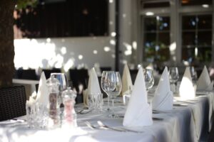 Besuchen Sie gerne unser Restaurant während der Grillsaison. Geniessen Sie den Sommer auf unserer Terrasse mit leckeren Gerichten.