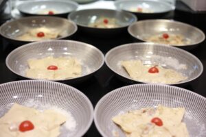 Muttertag im Ristorante Romantica: Als Vorspeise servieren wir Ravioli gefüllt mit Ricotta an Butter und Salbei