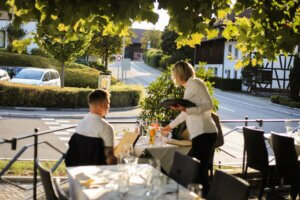 Geniessen Sie den Ausblick von unserer Terrasse und erleben Sie den Frühling im Romantica